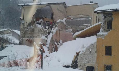 USSITA (MACERATA) - Terremoto e neve a Ussita