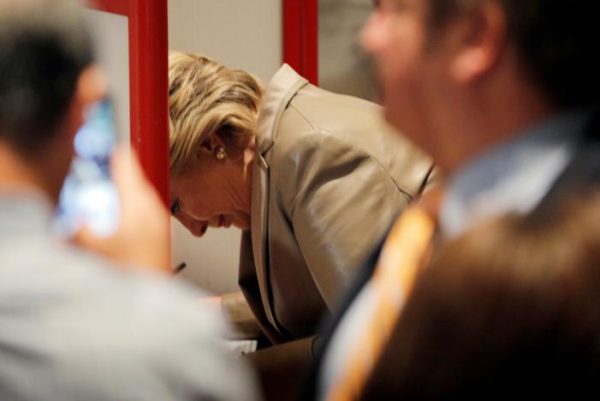 U.S. Democratic presidential nominee Hillary Clinton fills out her ballot at the Douglas Grafflin Elementary School in Chappaqua, New York, U.S. November 8, 2016. REUTERS/Brian Snyder